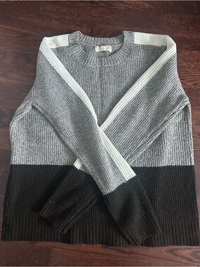 Colorblock Crewneck Sweater - Gray/Black/Cream